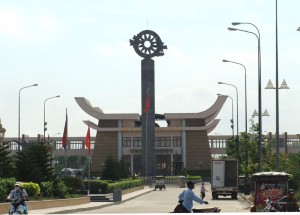 100-vietnam-border-gate2