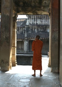 583-angkor-wat-monk